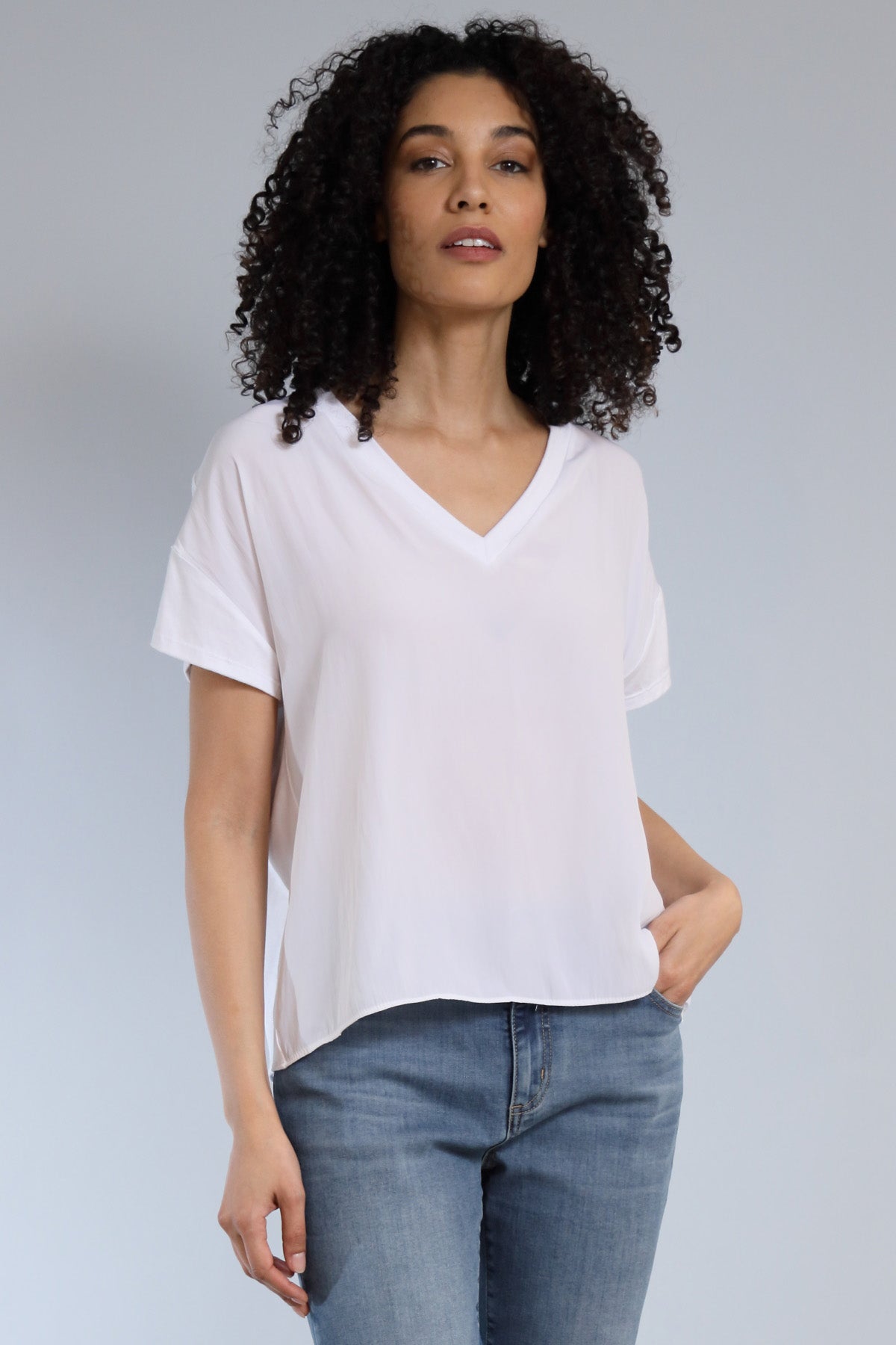 Short sleeve V-Neck Hybrid Tee