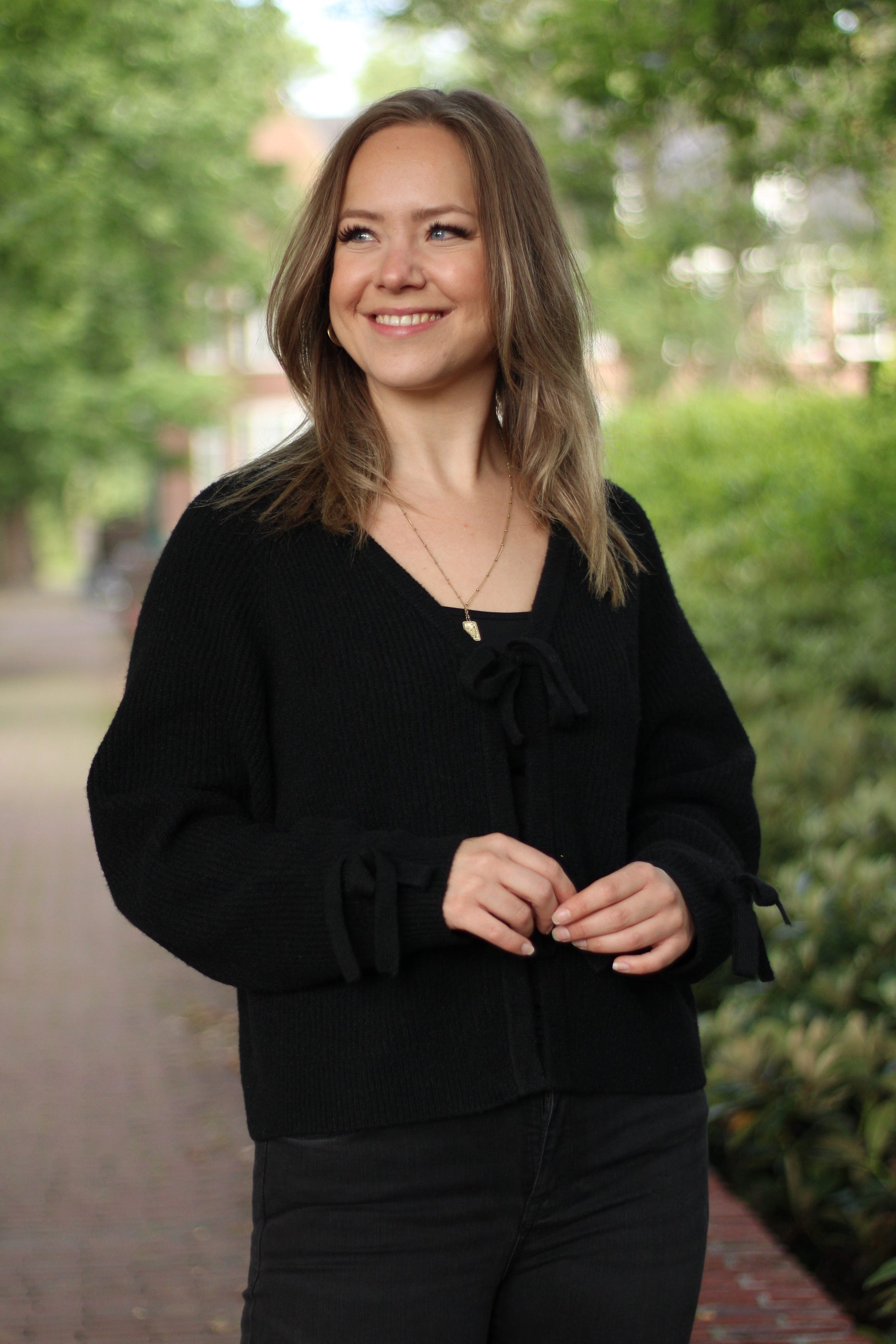 Gouke Knitted Cardigan with Bows (more colors)