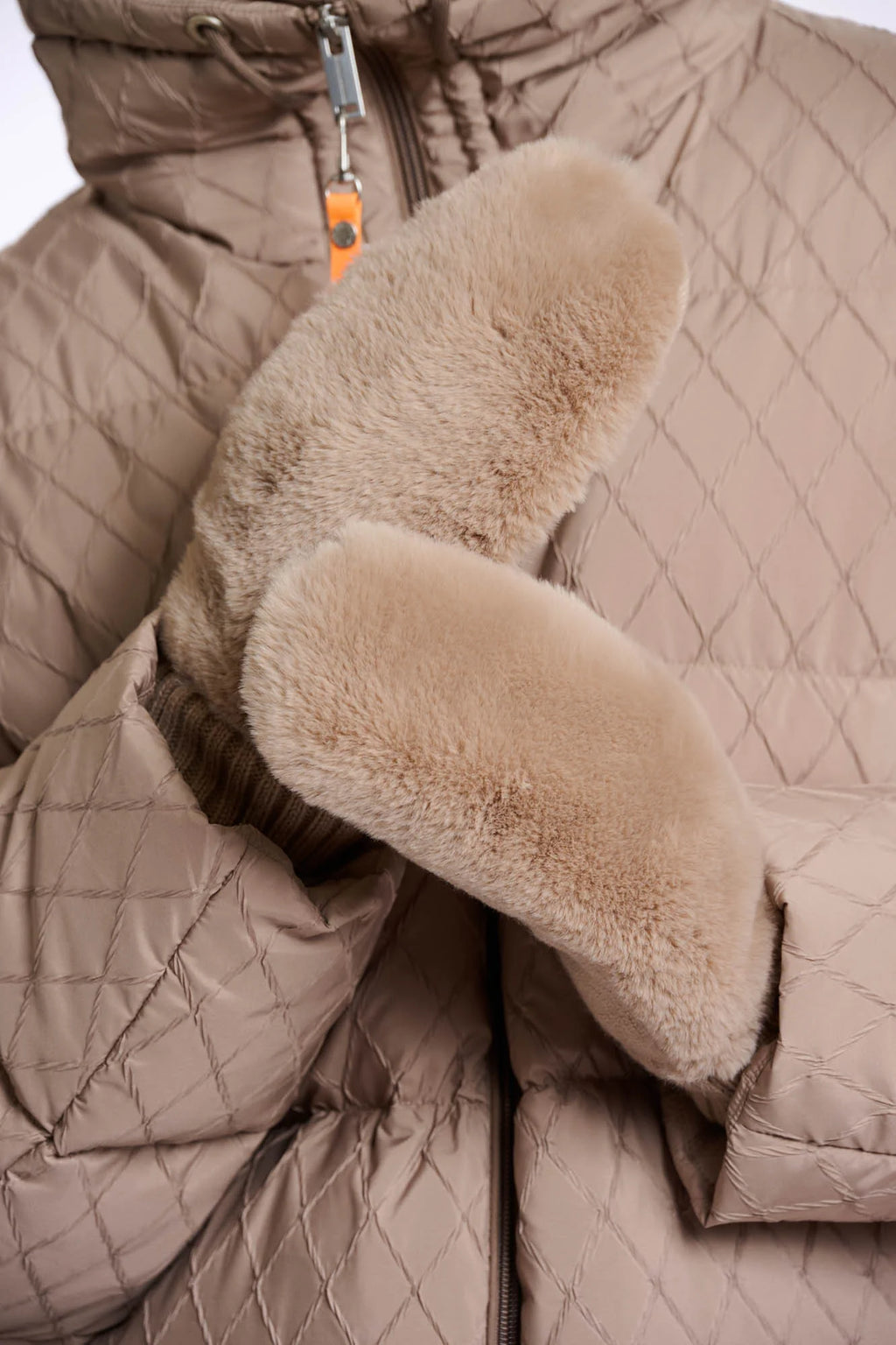 Oxo Faux Fur Mittens (more colors)